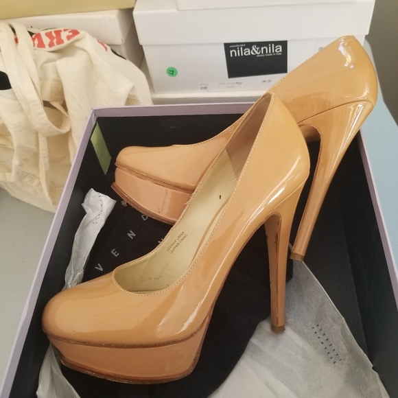 Vera Wang lavender label pumps,sz 7.5 - Picture 2 of 4